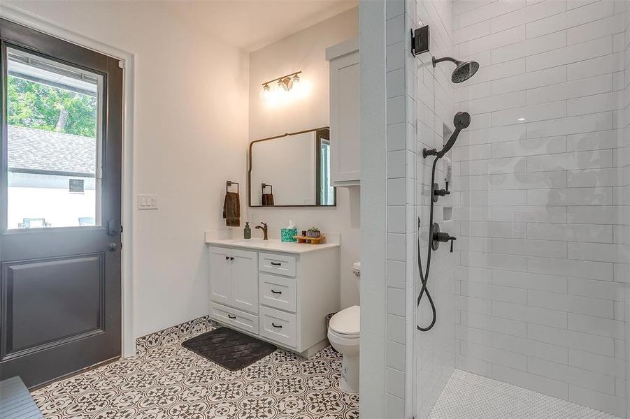 Furnished interior view inside a new home in , Aledo (Image 29).