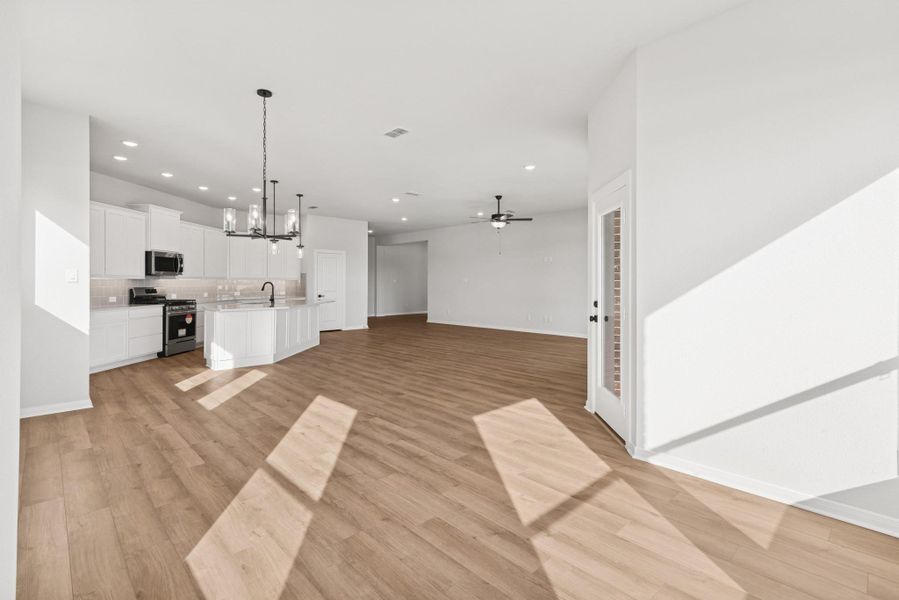 Spacious, unfurnished interior of a new home in Oakwood Estates, Waller (Image 28).
