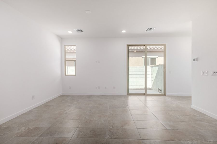 Spacious, unfurnished interior of a new home in Mira Vista at Victory, Buckeye (Image 7).