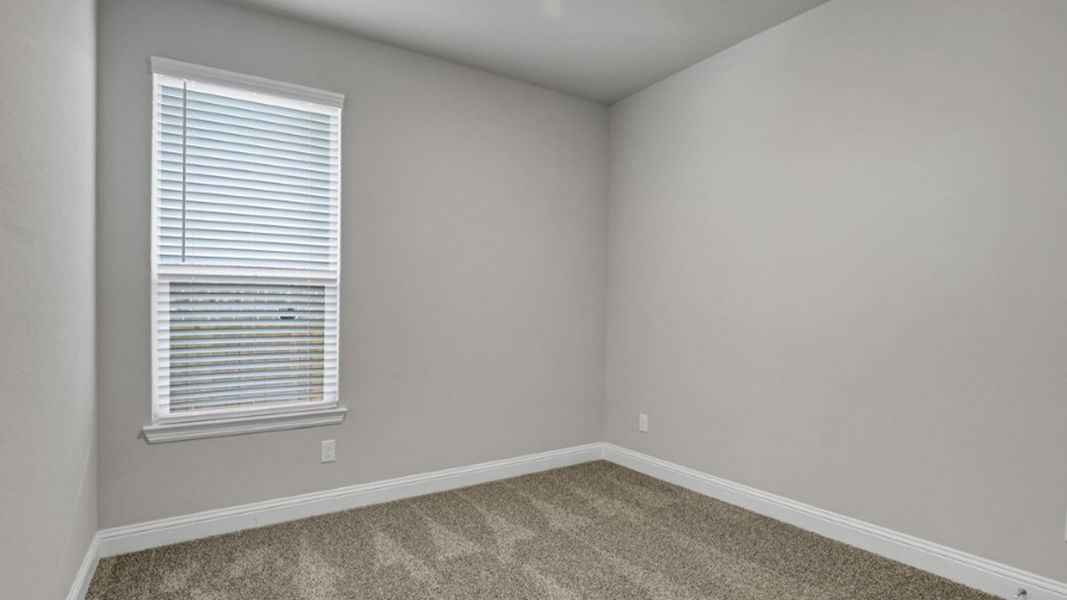 Spacious, unfurnished interior of a new home in Eagle Creek, Denton (Image 22).