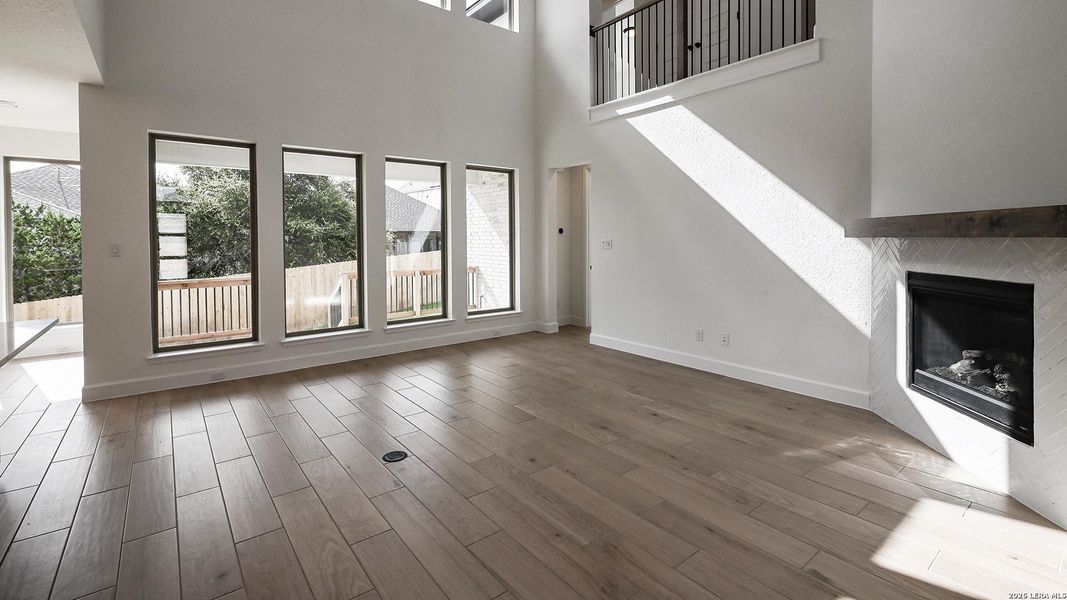 Spacious, unfurnished interior of a new home in Johnson Ranch, Bulverde (Image 21).