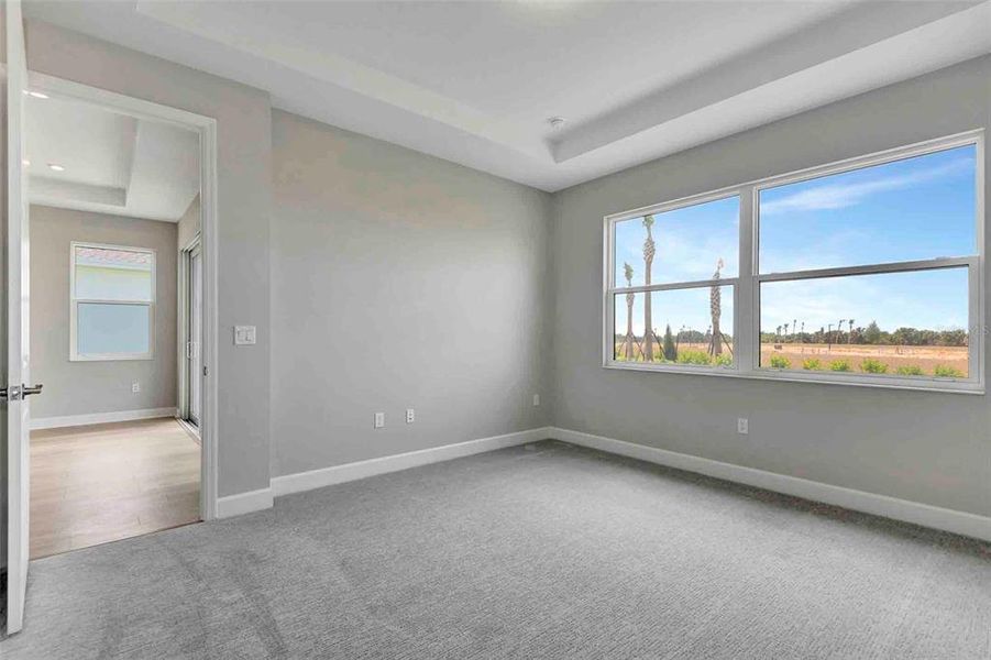 Spacious, unfurnished interior of a new home in Cresswind at Lake Harris, Tavares (Image 39).