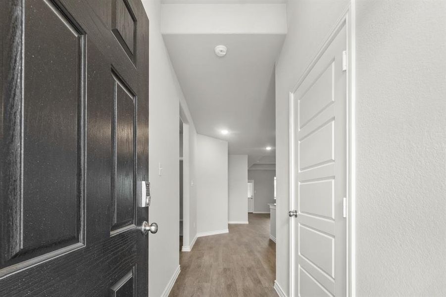 Spacious, unfurnished interior of a new home in Deer Creek, Crowley (Image 8).