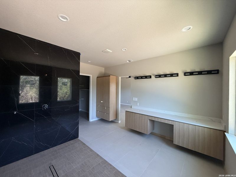 Spacious, unfurnished interior of a new home in , Spring Branch (Image 7).