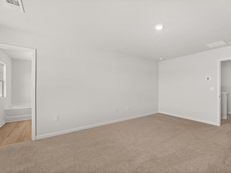 Spacious, unfurnished interior of a new home in Rolling Meadows, Jasper (Image 27).