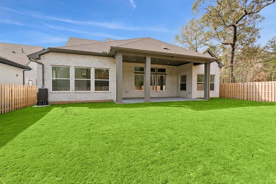 Huge rear yard with plenty of room for a pool!