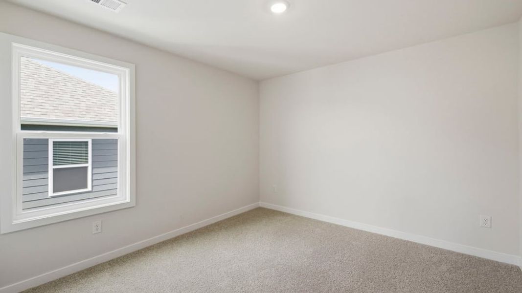 Spacious, unfurnished interior of a new home in Sycamore Cove, Woodruff (Image 28).