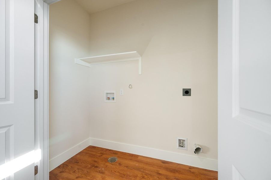 Spacious, unfurnished interior of a new home in Metro Village, Houston (Image 15).