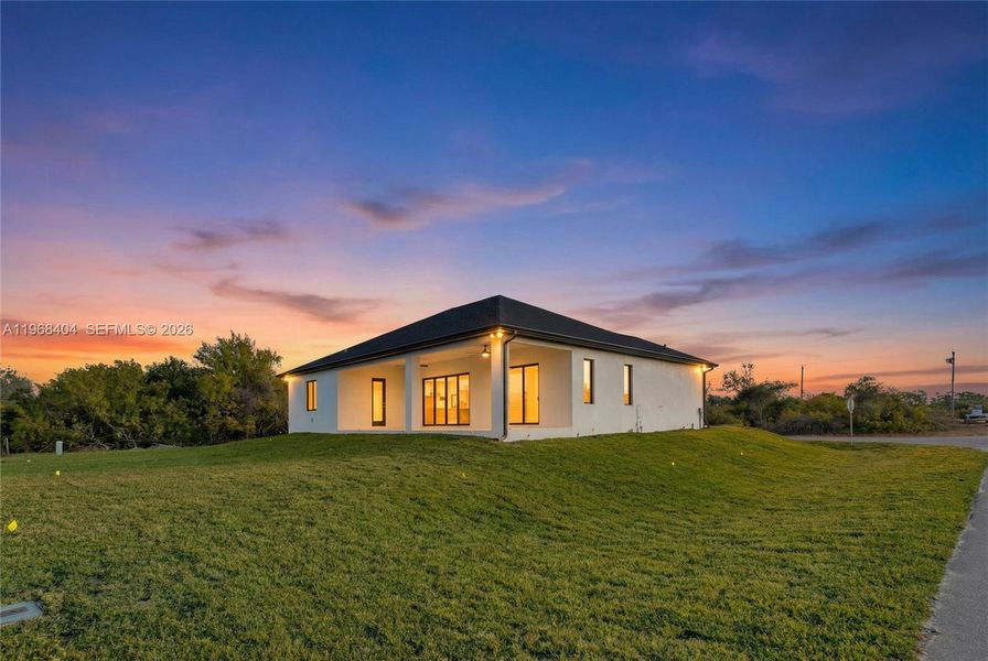 Exterior details and patio area of a home in , Port Charlotte (Image 32).