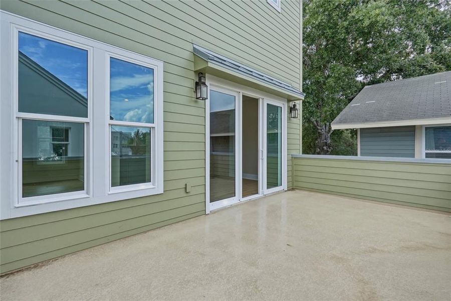 Exterior details and patio area of a home in , St. Petersburg (Image 29).