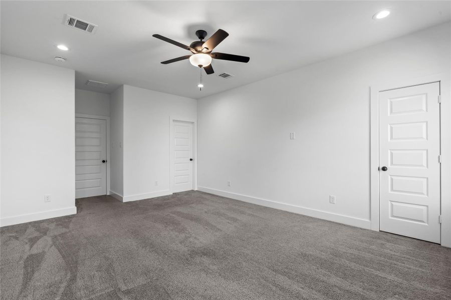 Spacious, unfurnished interior of a new home in , Houston (Image 18).