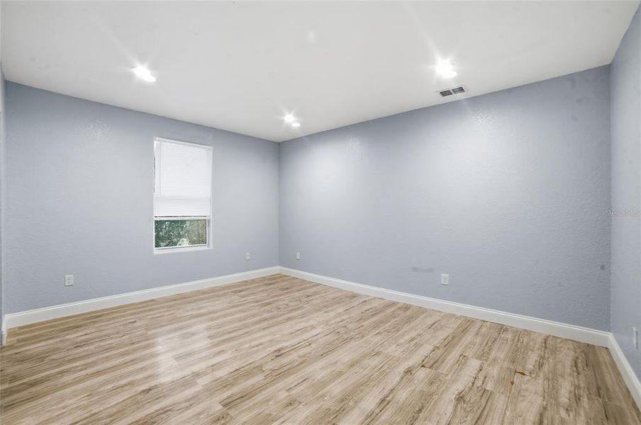 Spacious, unfurnished interior of a new home in , Orlando (Image 18).