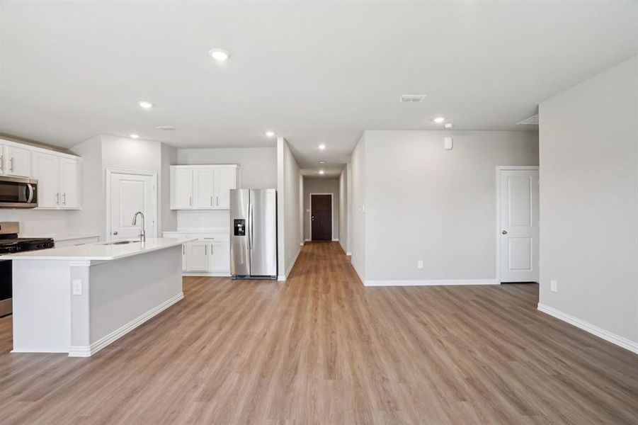 Spacious, unfurnished interior of a new home in Stonehaven, Seagoville (Image 27). Spacious, unfurnished interior of a new home in Stonehaven, Seagoville (Image 27).