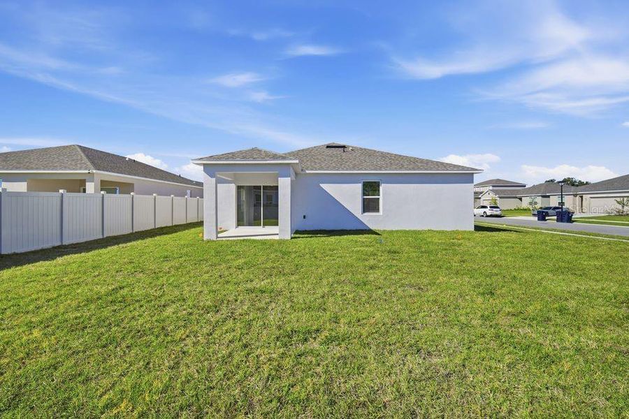 Exterior details and patio area of a home in Brookland Park, Auburndale (Image 24).