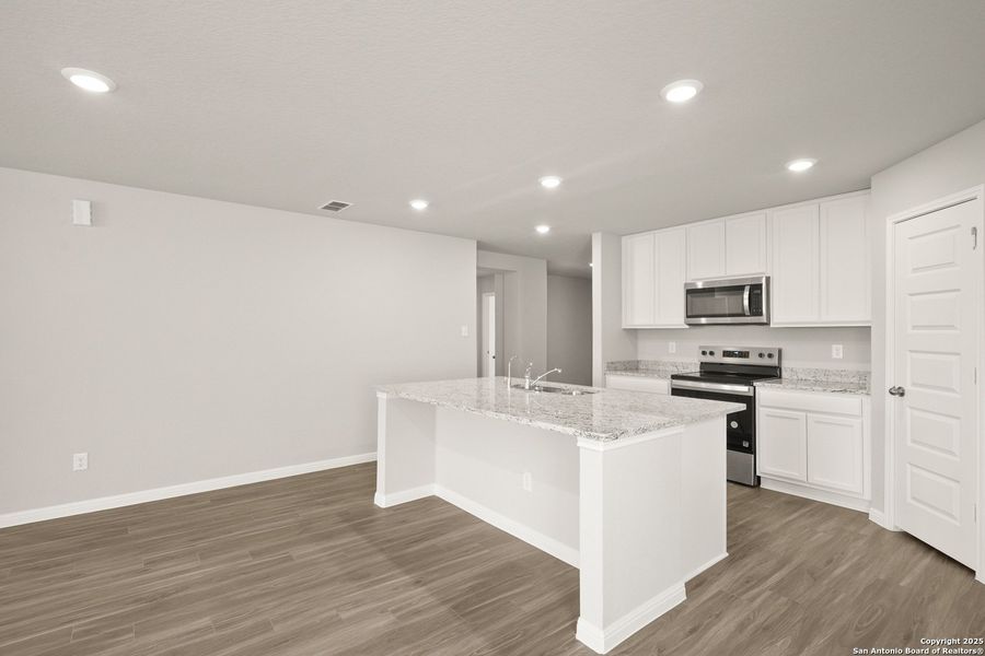 Image 31 of a home in Cinco Lakes.