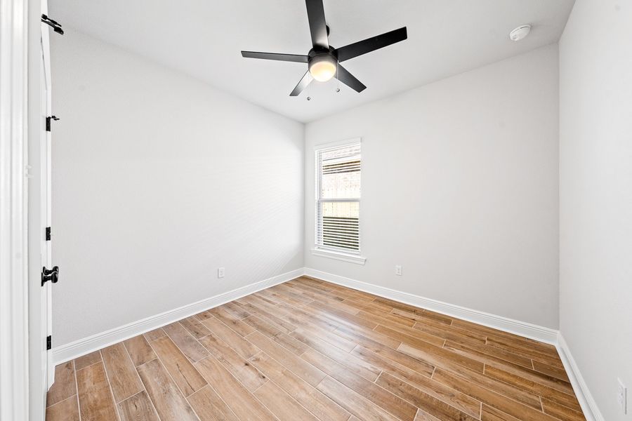 Spacious, unfurnished interior of a new home in The Bluffs at Lafayette, Freeport (Image 16).