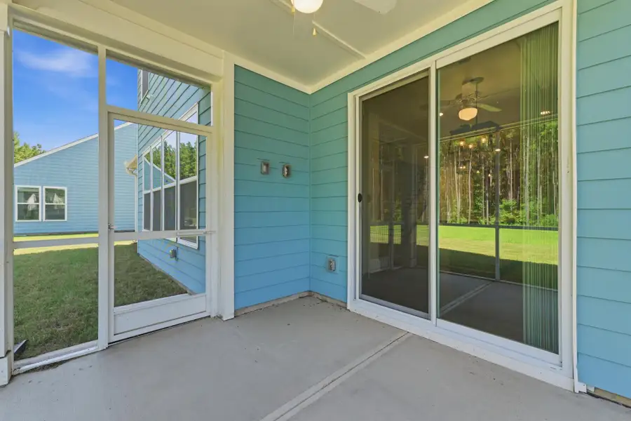 Exterior details and patio area of a home in , Ravenel (Image 28).