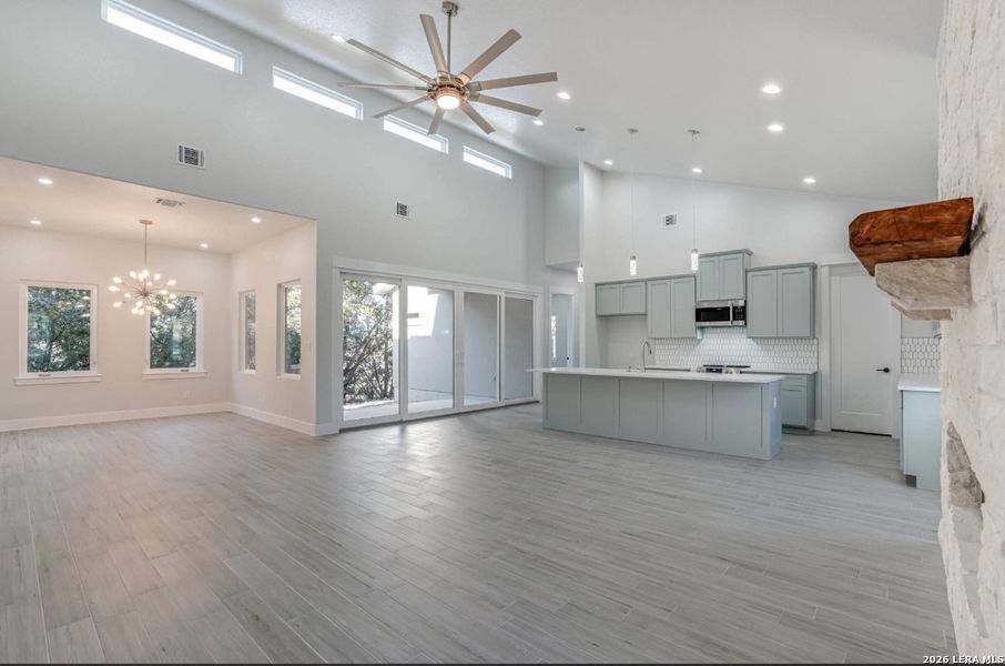 Spacious, unfurnished interior of a new home in , Selma (Image 13).