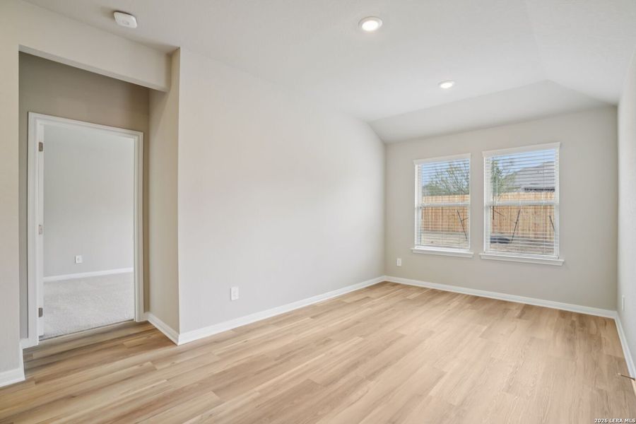 Spacious, unfurnished interior of a new home in Royal Crest, San Antonio (Image 27).