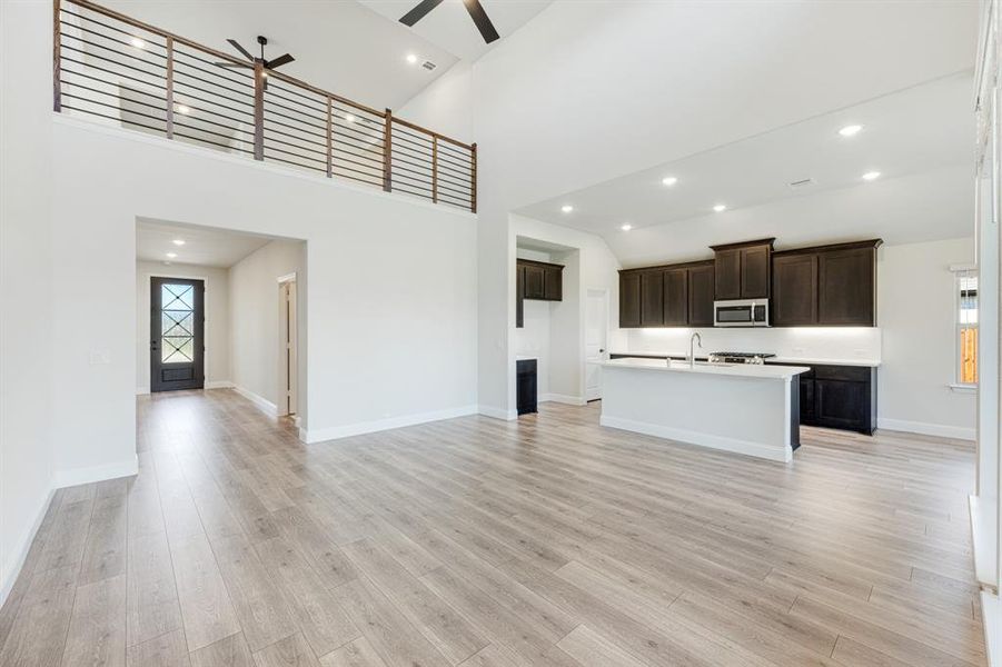 Spacious, unfurnished interior of a new home in Arcadia Trails, Balch Springs (Image 29).