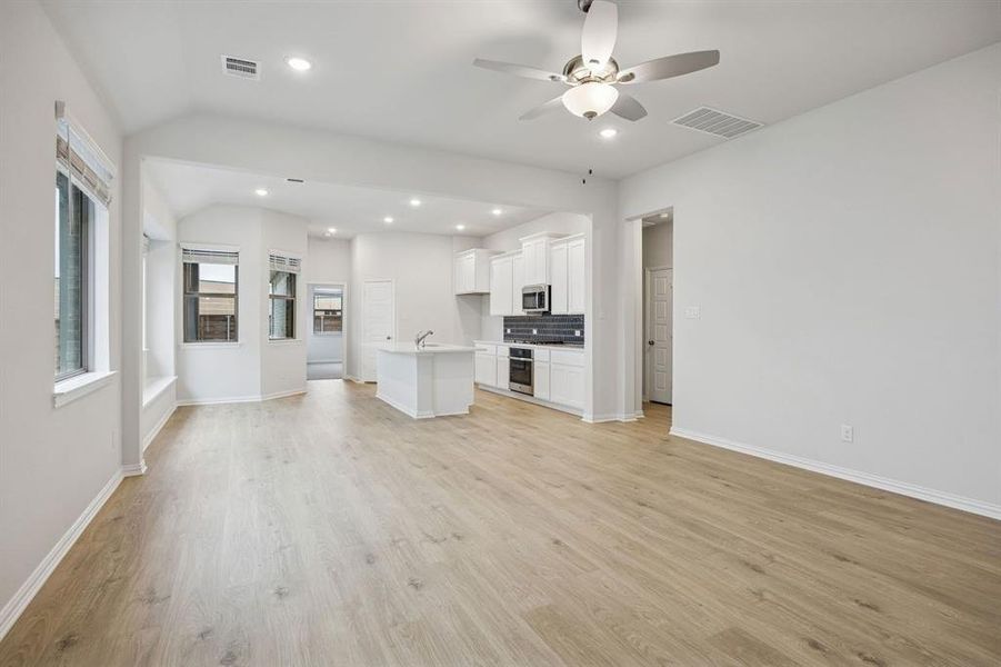 2205 Hazel Lily 2205 Hazel Lily