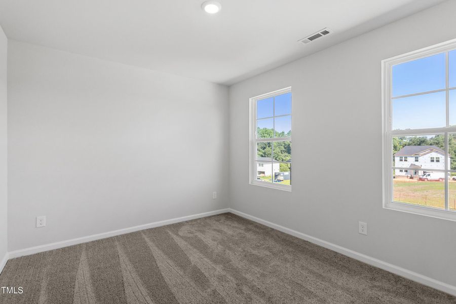 2ndary Bedroom 2ndary Bedroom