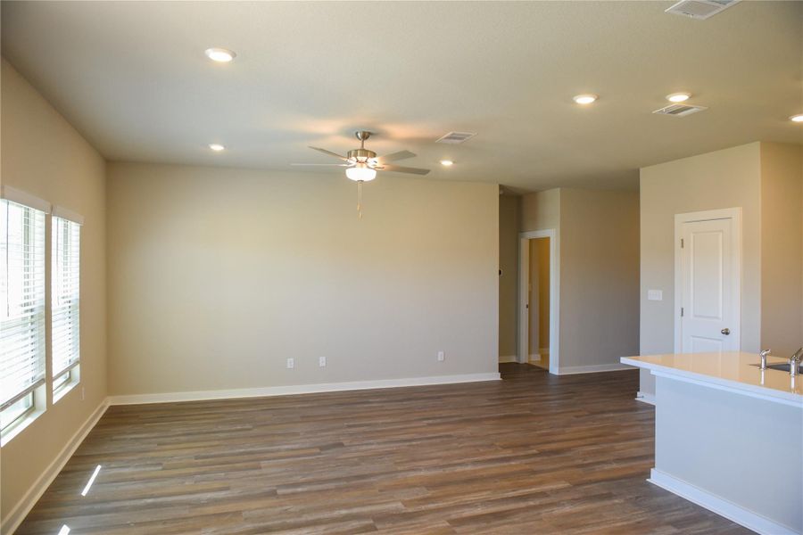 Casual Dining to Family Room Casual Dining to Family Room