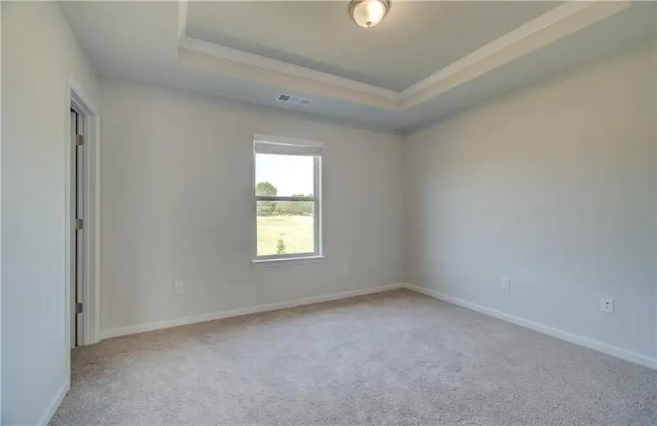 Spacious, unfurnished interior of a new home in Grandview at Millers Mill, Stockbridge (Image 25).