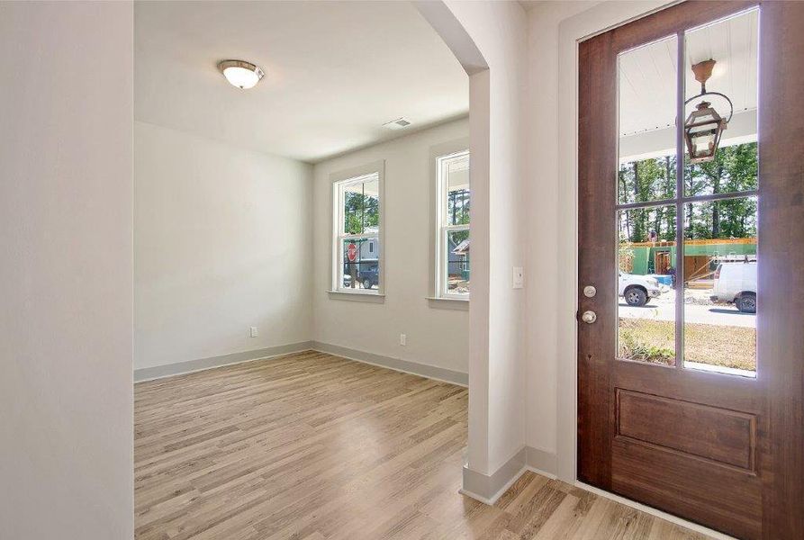 Spacious, unfurnished interior of a new home in Creek Pointe, Moncks Corner (Image 18).
