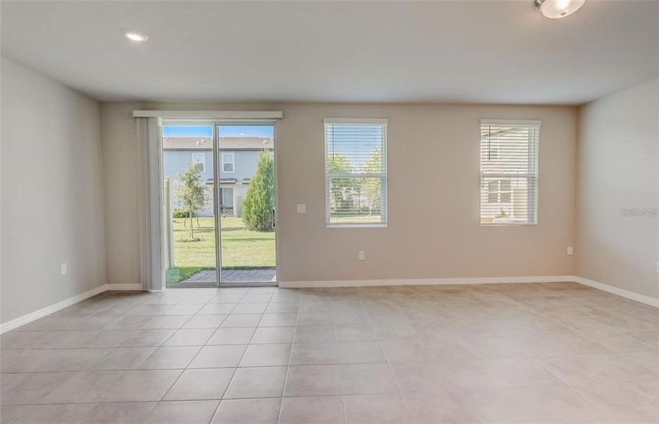 Spacious, unfurnished interior of a new home in , Davenport (Image 12).