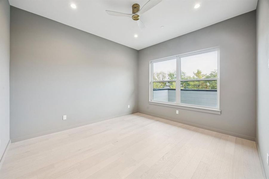 Spacious, unfurnished interior of a new home in , Roanoke (Image 24).