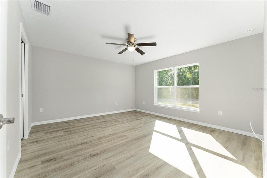 Spacious, unfurnished interior of a new home in , Ocala (Image 20).