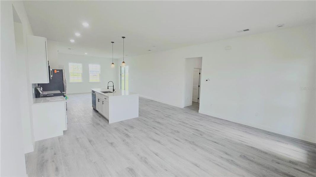 Spacious, unfurnished interior of a new home in , Ocala (Image 39).
