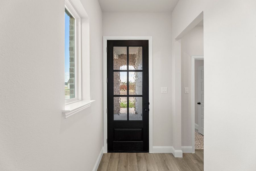 Spacious, unfurnished interior of a new home in Creekside, Royse City (Image 15).
