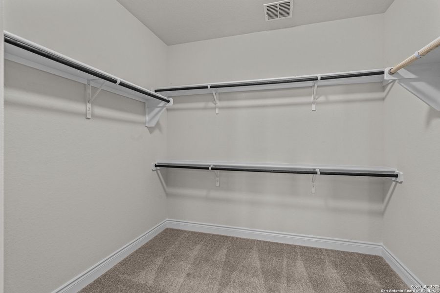 Spacious, unfurnished interior of a new home in Davis Ranch, San Antonio (Image 27). Spacious, unfurnished interior of a new home in Davis Ranch, San Antonio (Image 27).