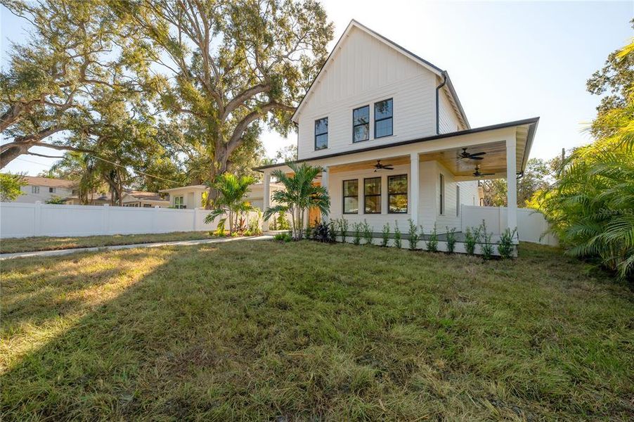Exterior details and patio area of a home in , Tampa (Image 35).