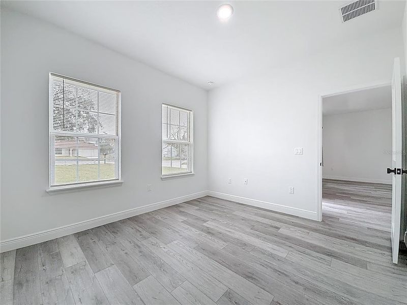 Spacious, unfurnished interior of a new home in , Ocala (Image 31).
