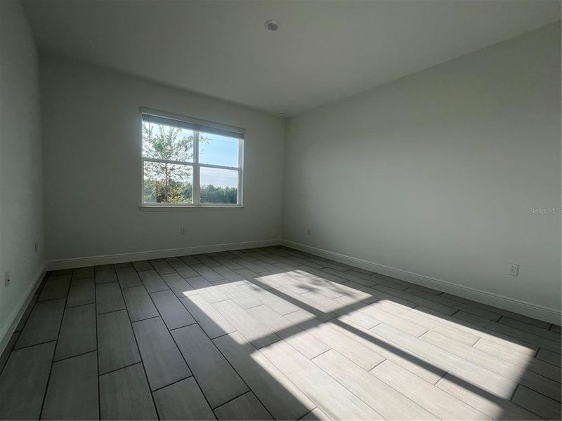 Spacious, unfurnished interior of a new home in Hills of Minneola, Minneola (Image 12).