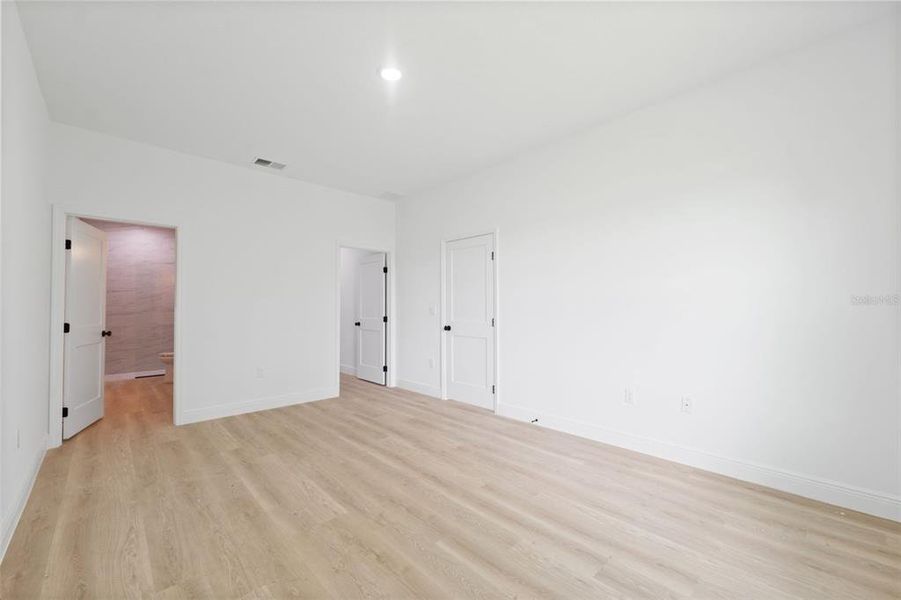 Spacious, unfurnished interior of a new home in , Ocala (Image 15).