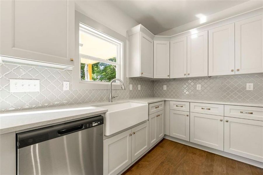 Furnished interior view inside a new home in Steeplechase, Hoschton (Image 8).