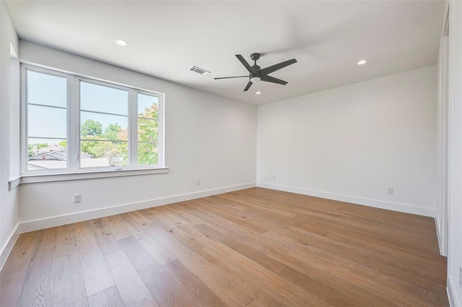 Spacious, unfurnished interior of a new home in , Dallas (Image 19).