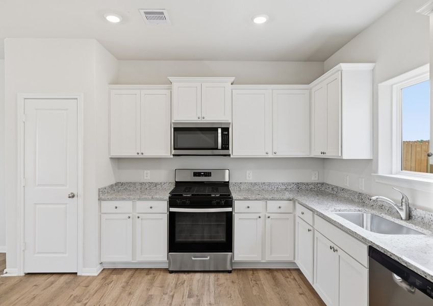 Vaughn - TX | Kitchen – Sink & Range