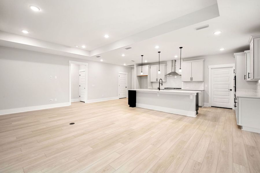 Spacious, unfurnished interior of a new home in Del Webb Savannah at Heartwood, Richmond Hill (Image 16).