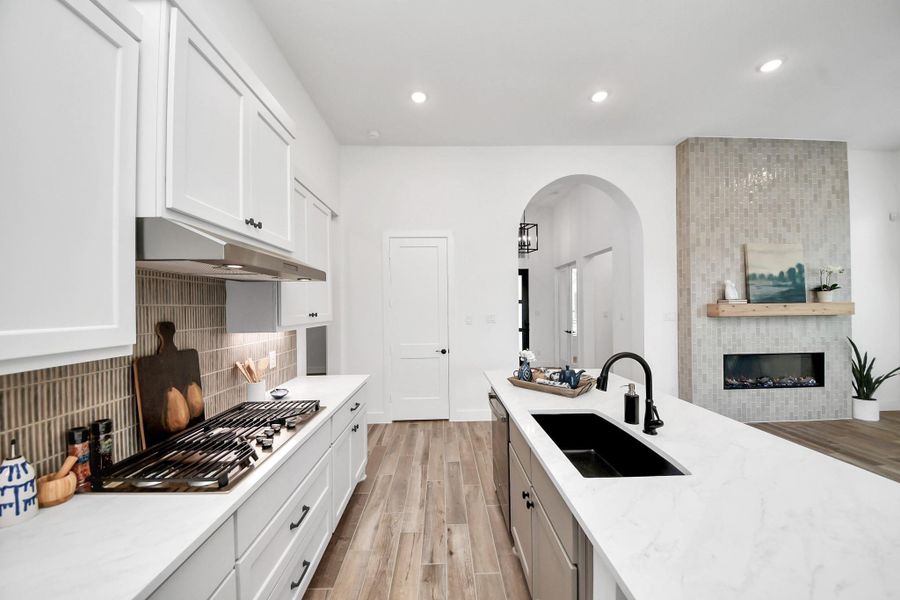 Furnished interior view inside a new home in Meridiana 50's, Manvel (Image 10).
