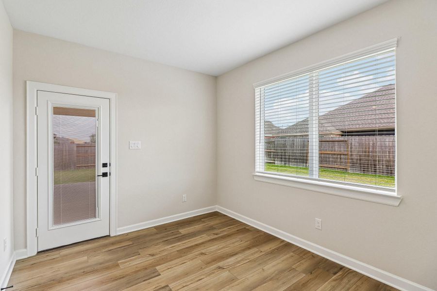 Spacious, unfurnished interior of a new home in Lago Mar, Texas City (Image 16).