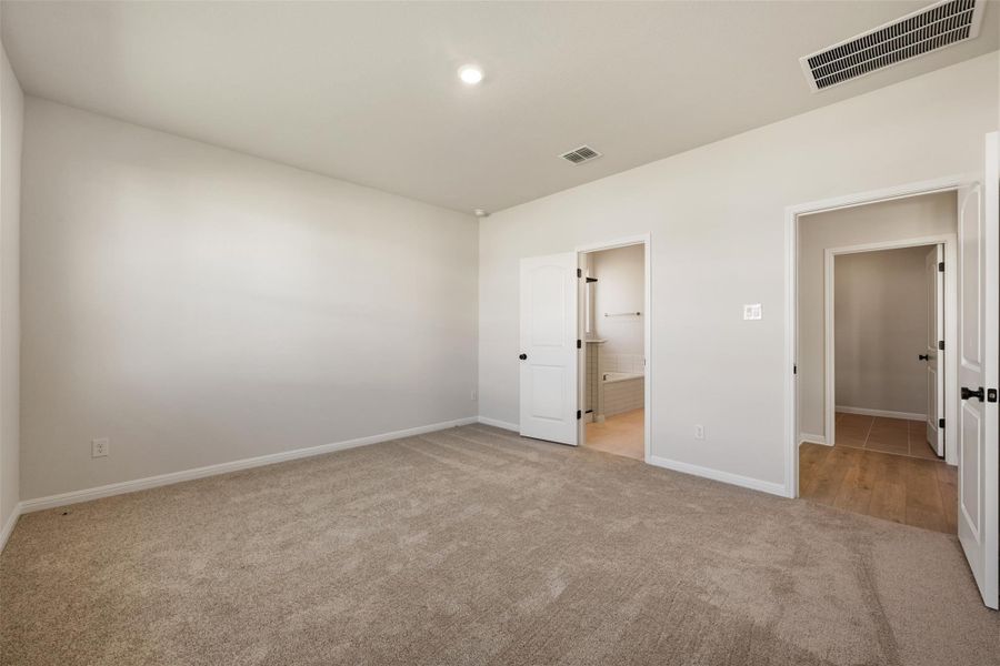 Spacious, unfurnished interior of a new home in Patterson Ranch, Georgetown (Image 37).