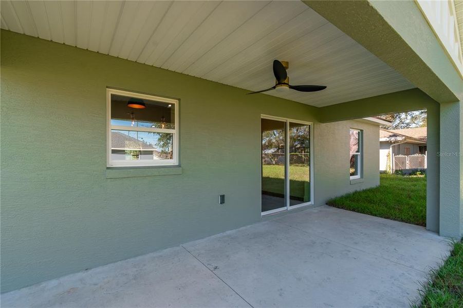 Exterior details and patio area of a home in , Dunnellon (Image 4).