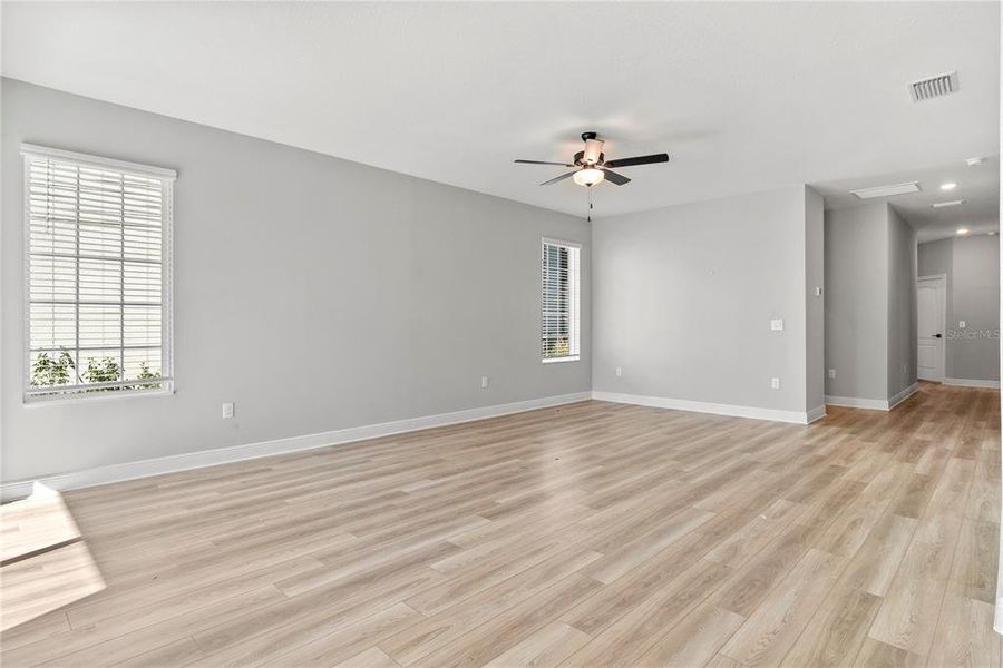 Spacious, unfurnished interior of a new home in Reunion Village, Kissimmee (Image 35).