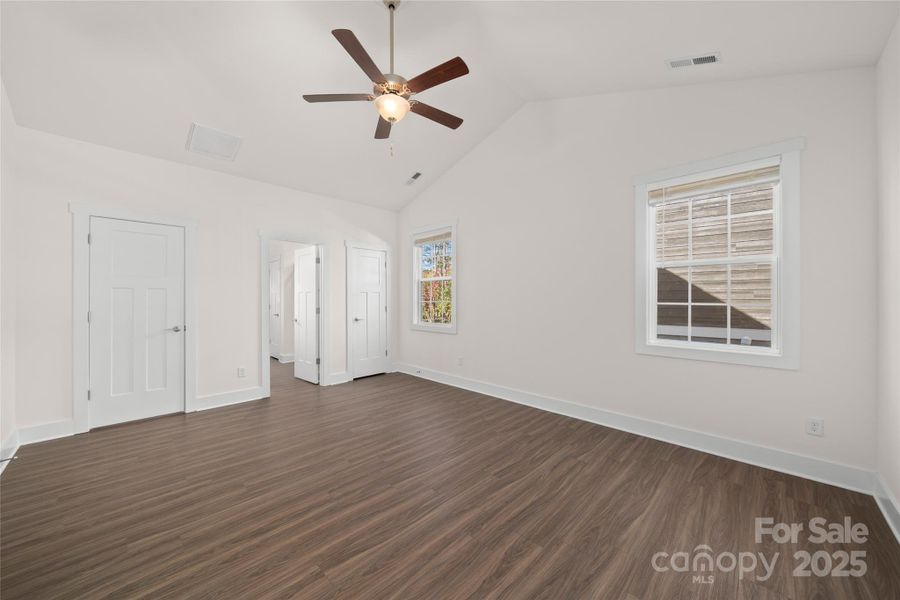 Main Bedroom with ensuite bathroom. Main Bedroom with ensuite bathroom.
