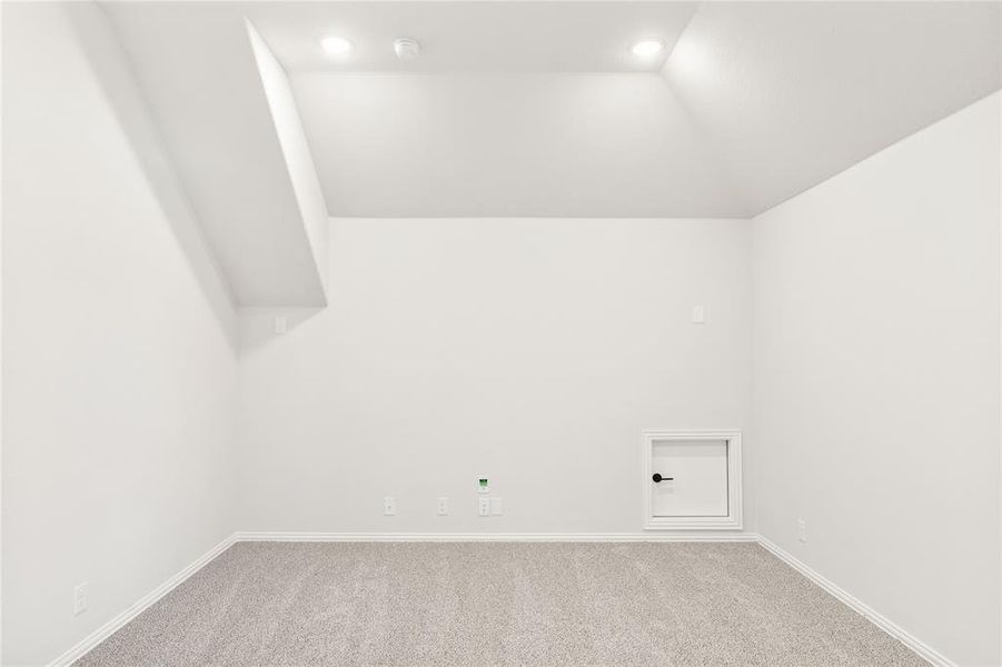 Spacious, unfurnished interior of a new home in Chaparral Park, Oak Point (Image 32). Spacious, unfurnished interior of a new home in Chaparral Park, Oak Point (Image 32).